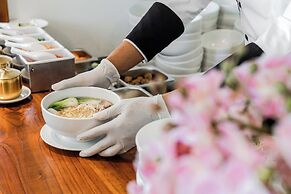 Sea Breeze Hotel & Villa