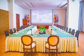 Sea Breeze Hotel & Villa