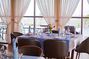 Sea Breeze Hotel & Villa