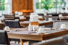 Sea Breeze Hotel & Villa