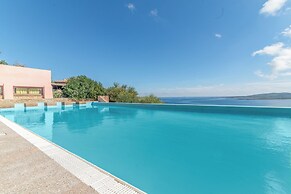 Casa Emozione With Shared Pool