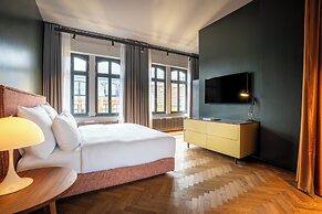sly Berlin