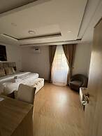 Thapunchline Apartments & Hotels