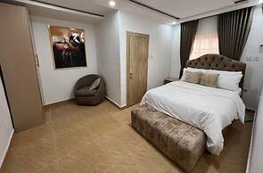 Thapunchline Apartments & Hotels