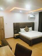 Thapunchline Apartments & Hotels