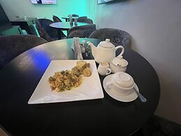 Thapunchline Apartments & Hotels