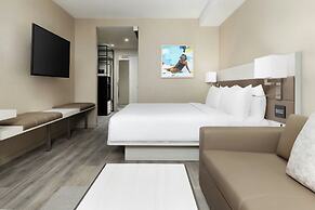 AC Hotel St. Petersburg Downtown