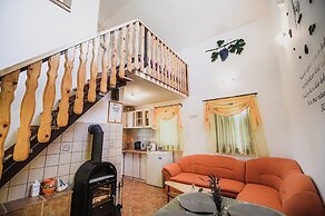 Holiday Home Vesna with Sauna