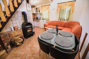 Holiday Home Vesna with Sauna