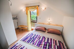 Holiday Home Vesna with Sauna