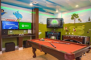 Star Wars & Mickey Themed 5 Bedroom Home by Disney 5 Home by Redawning