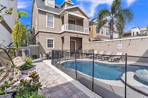 Star Wars & Mickey Themed 5 Bedroom Home by Disney 5 Home by Redawning