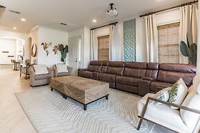 Star Wars & Mickey Themed 5 Bedroom Home by Disney 5 Home by Redawning