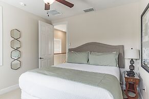 Star Wars & Mickey Themed 5 Bedroom Home by Disney 5 Home by Redawning