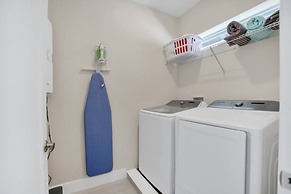 Extravagant Bear's Den Private Pool Villa By Disney 5 Bedroom Home by 