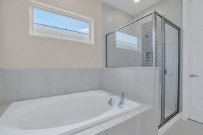 Extravagant Bear's Den Private Pool Villa By Disney 5 Bedroom Home by 