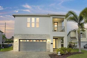 Retro Game Room Private Pool Home By Disney 7 Bedroom Home by RedAwnin