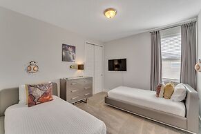 Retro Game Room Private Pool Home By Disney 7 Bedroom Home by RedAwnin