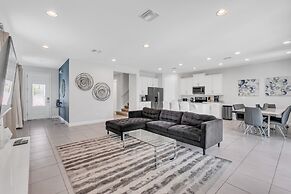 Modern Private Pool 4 Bedroom Home by Disney 4 Home by RedAwning