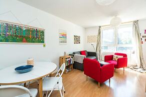Bright & Cosy Studio Close to Central London