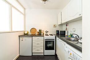 Bright & Cosy Studio Close to Central London