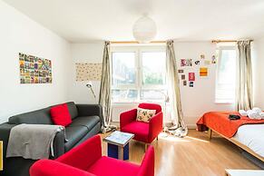 Bright & Cosy Studio Close to Central London