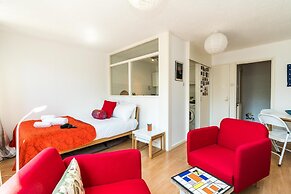 Bright & Cosy Studio Close to Central London