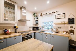 The Annex - Windermere Escape for Two