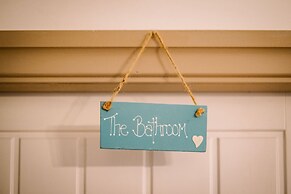 The Annex - Windermere Escape for Two