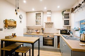 The Annex - Windermere Escape for Two