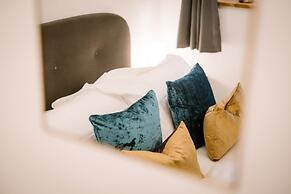 The Annex - Windermere Escape for Two