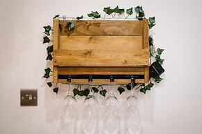 The Annex - Windermere Escape for Two