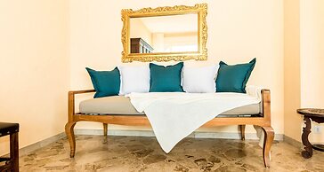 JOIVY Garden Oasis: 1BR Apt w/ Balcony & Parking