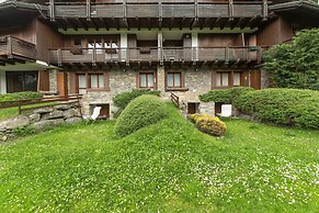 JOIVY Lovely Apt W/Mountain View And Parking In Courmayeur
