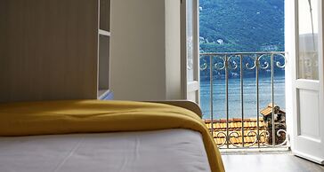 JOIVY Stunning 2-BR Flat w/ Balcony