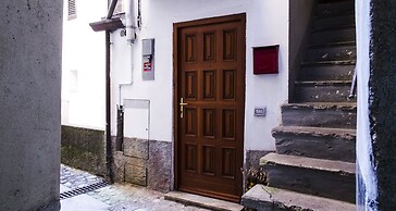 JOIVY Stunning 2-BR Flat w/ Balcony