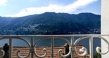 JOIVY Stunning 2-BR Flat w/ Balcony