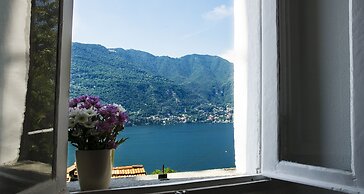 JOIVY Stunning 2-BR Flat w/ Balcony