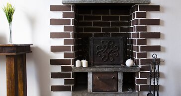 JOIVY Stunning 2-BR Flat w/ Balcony