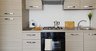 JOIVY Stunning 2-BR Flat w/ Balcony