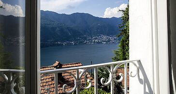 JOIVY Stunning 2-BR Flat w/ Balcony