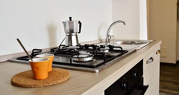 JOIVY Stunning 2-BR Flat w/ Balcony