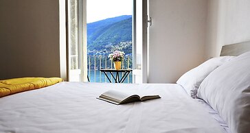 JOIVY Stunning 2-BR Flat w/ Balcony