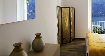 JOIVY Stunning 2-BR Flat w/ Balcony