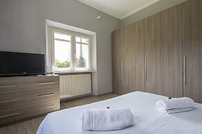 JOIVY 2 Bed Villa with Beautiful Garden in Forte dei Marmi