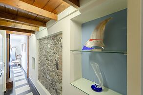 JOIVY Cosy Apt For 6 In An Ancient Pirate Watchtower