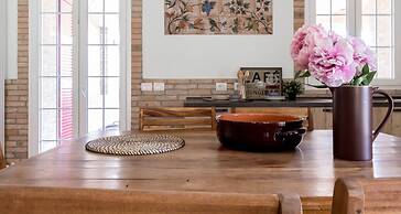 JOIVY Superb Villa For 7 W/Backyard And Bbq Area In Vaccarezza