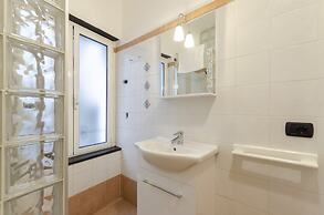 JOIVY Warm Family Flat For 9, Near Porto Antico