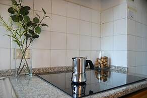 JOIVY Lovely Apt For 4 Next To Bus And Metro Station