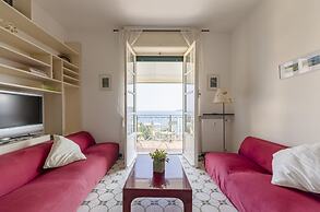 JOIVY Spectacular Sea View Apt For 5 W/Terrace